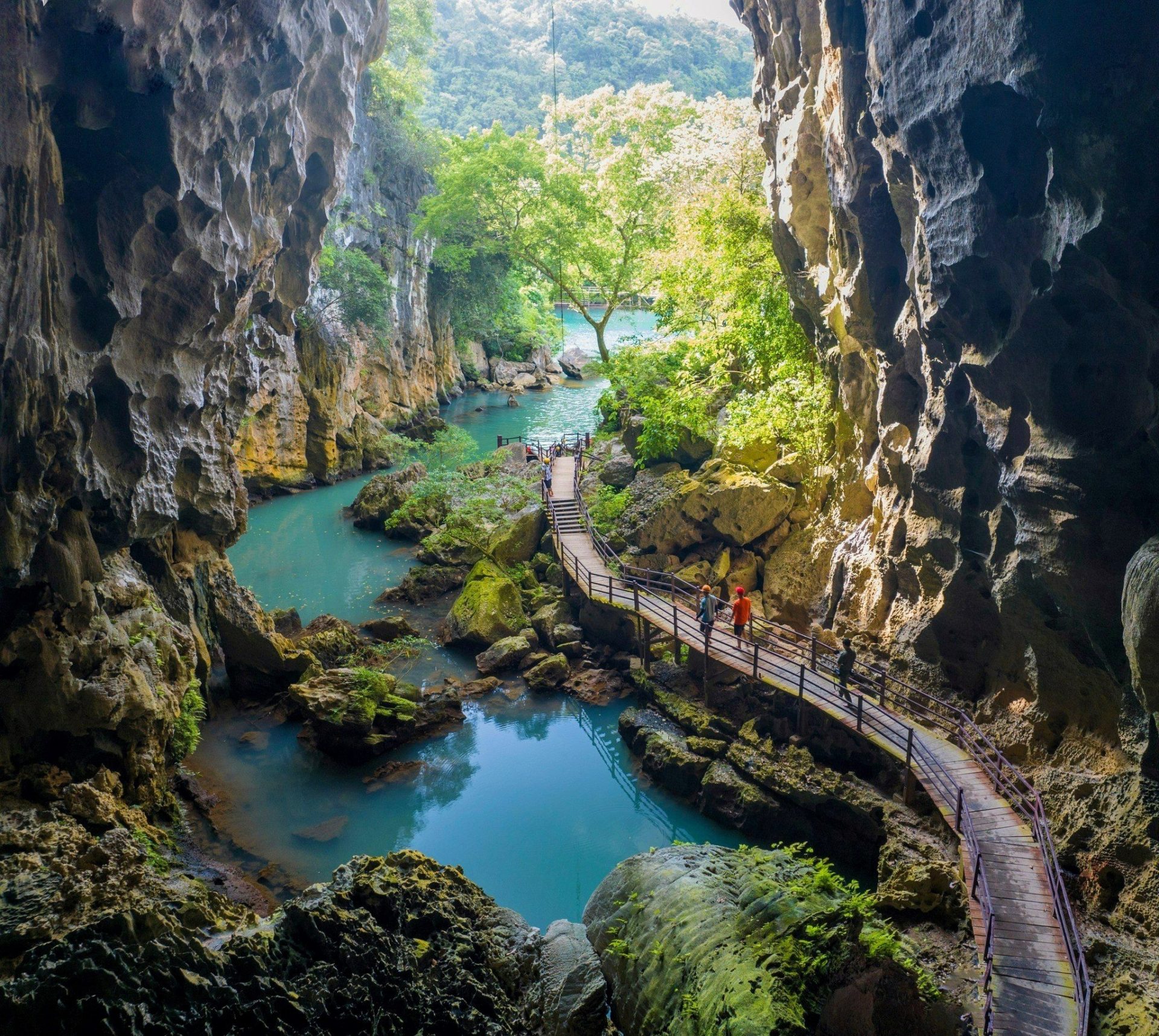 Paradise Cave and Dark Cave Tour